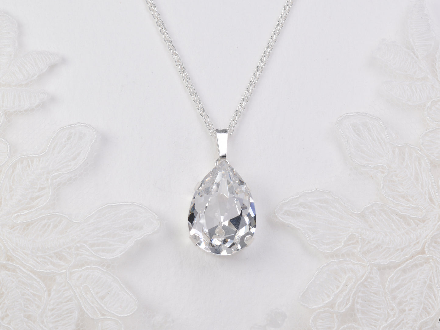 Eleanor - A very simple design pendant necklace.