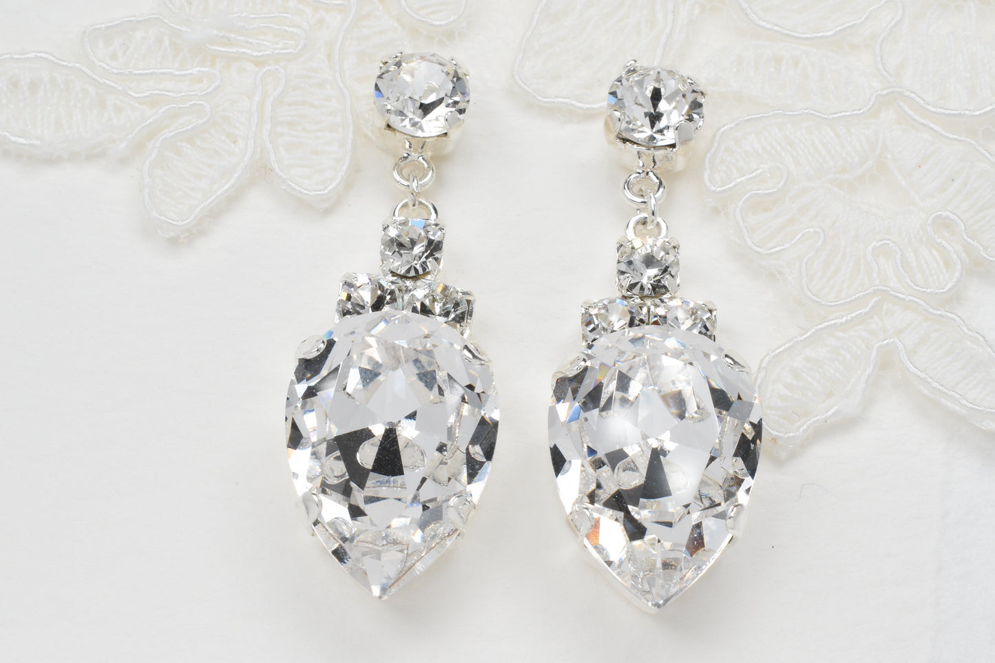 Monroe - A stunning statement earring.