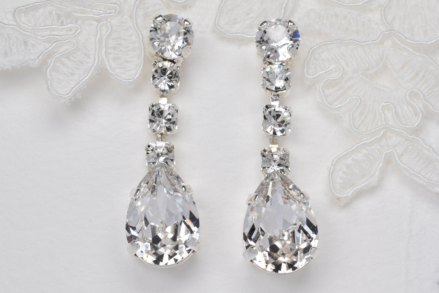 Marilyn - Elegant long drop stud earrings